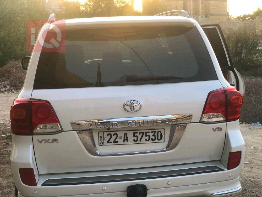 تۆیۆتا لاند کروزەر